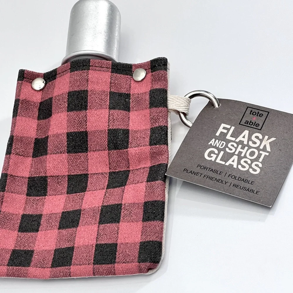 Tote Able Red/Black Buffalo Plaid 4 oz Flask and 1 oz Shot Glass.  New with Tags